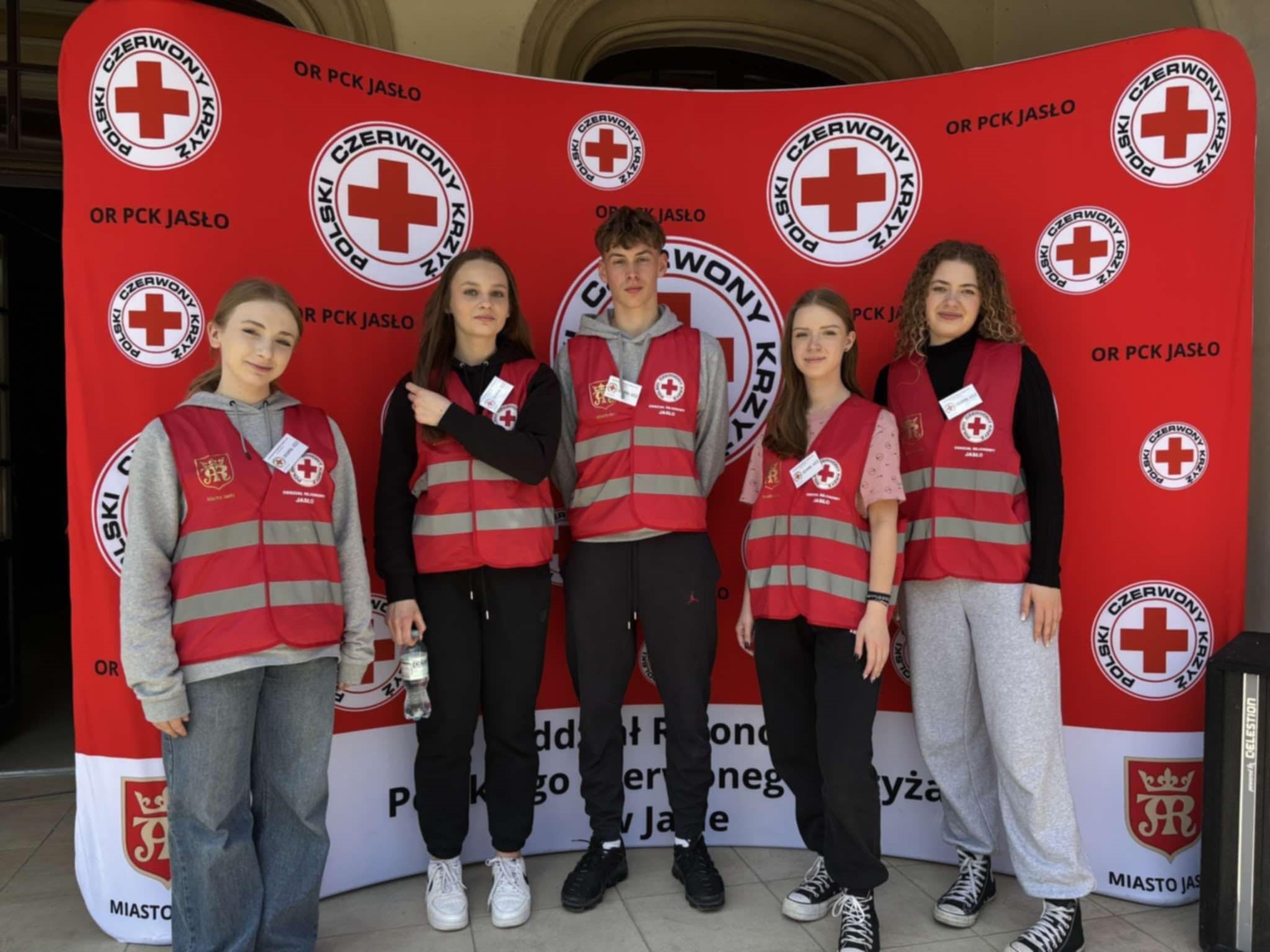 Drużyna z II Liceum Ogólnokształcącego w Jaśle zdobyła I miejsce w Rejonowych Mistrzostwach Pierwszej Pomocy PCK!