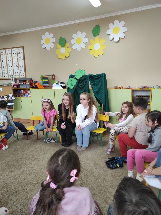 Czytanie dzieciom w Przedszkolu Miejskim nr 3 w Jaśle